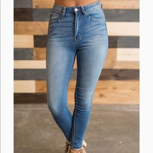 KanCan Jeans 5/26 High Waisted Jeans Lighter Wash